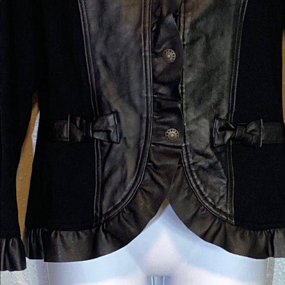 Black Fitted Leather Blazer/Cardigan with Notched Collar and Gathered Waist - Picture 7 of 9